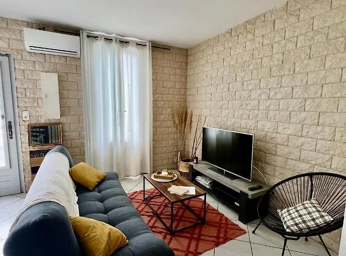 Jolie Maison De Village Proche De La Ferienhaus